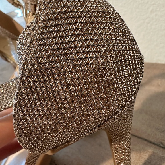 Heels - Picture 5 of 7